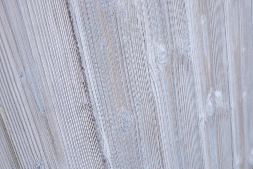 Baltos degintos eglės dailylentės