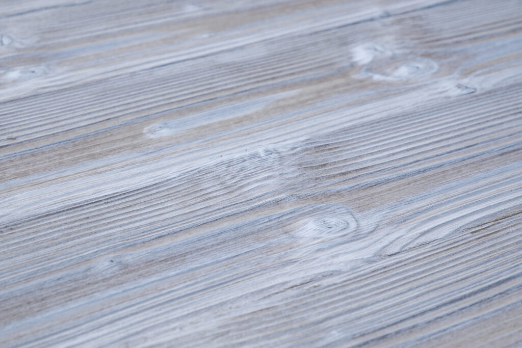 Baltos degintos eglės dailylentės