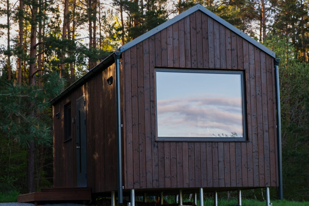 Degintos medienos fasadas Trakai