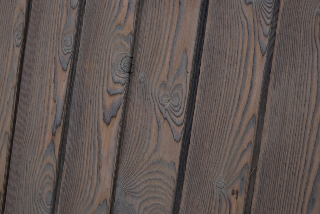 Degintos maumedžio dailylentės spalva Clay