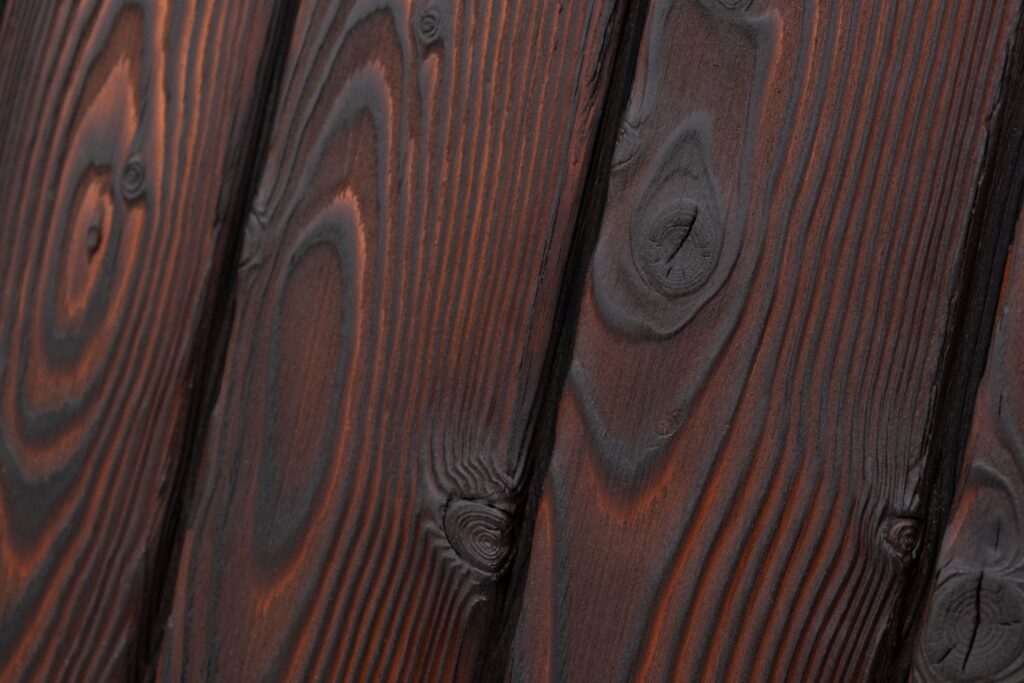 Degintos maumedžio dailylentės, spalva Rust